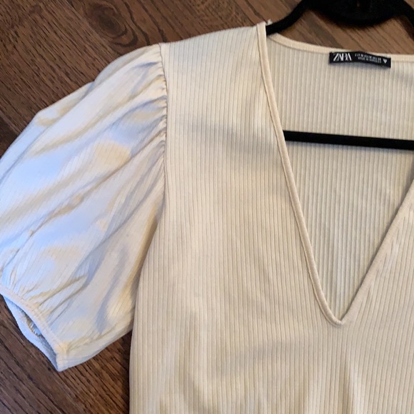 Zara Balloon Sleeve Top - Picture 2 of 4